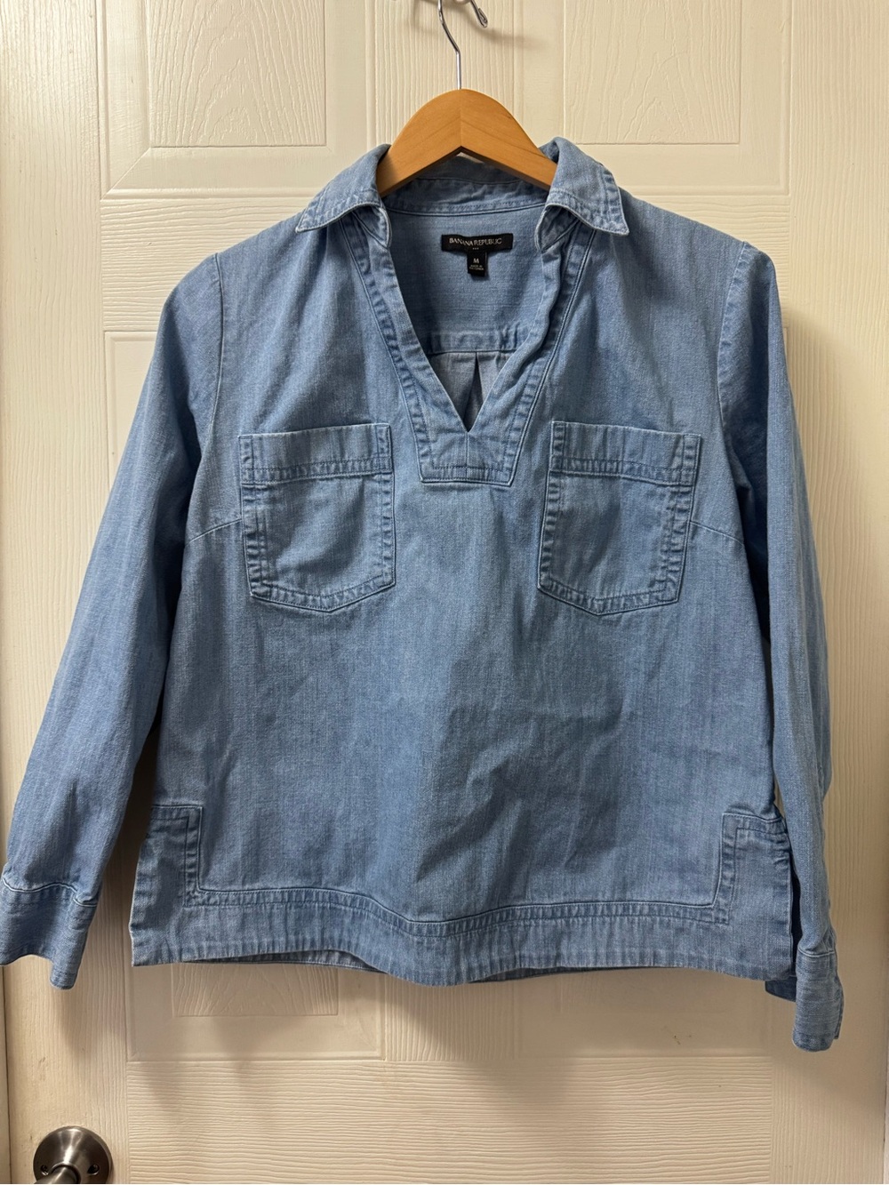 Banana Republic Light Blue Denim Button-Down Style Casual Shirt
